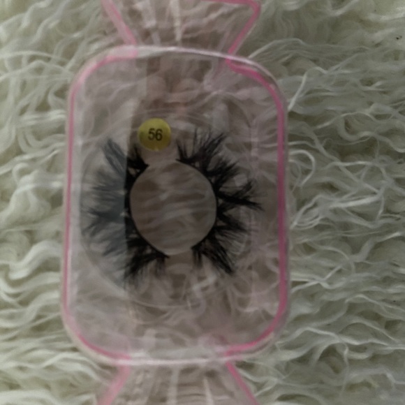 Eyelashes - Picture 2 of 3